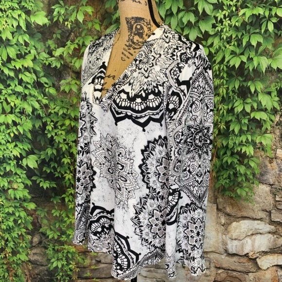 PARKER Black and White V-Neck Trumpet Sleeve Tunic, M - Picture 2 of 7